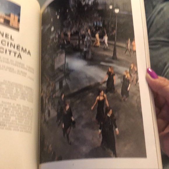 CHANEL MAGAZINE • EDITION 14 • FALL/WINTER 2016-2017 - Picture 6 of 17